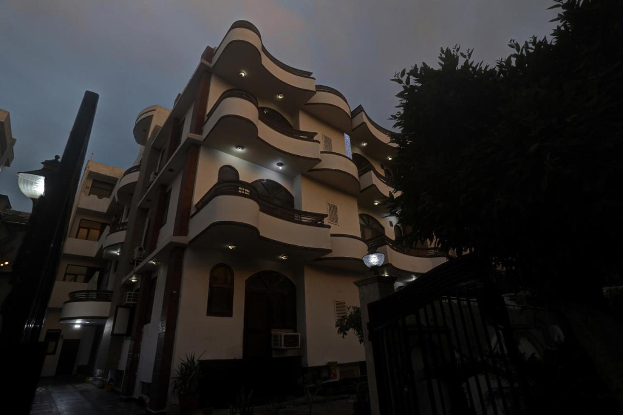 Hotel Townhouse The Premier View Near Iskcon Temple Noida Exterior foto